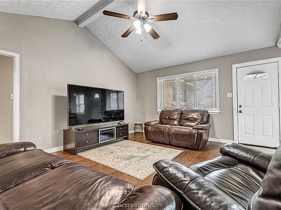 4th image of 1202 Neal Pickett Dr