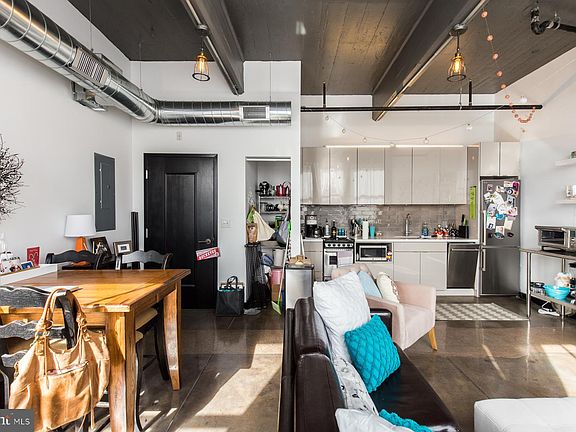 2nd image of 1701 Tulip St Unit 405