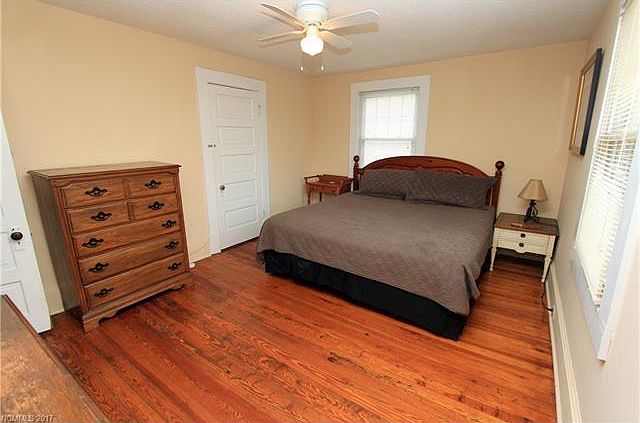 Bedroom (2nd Floor)
