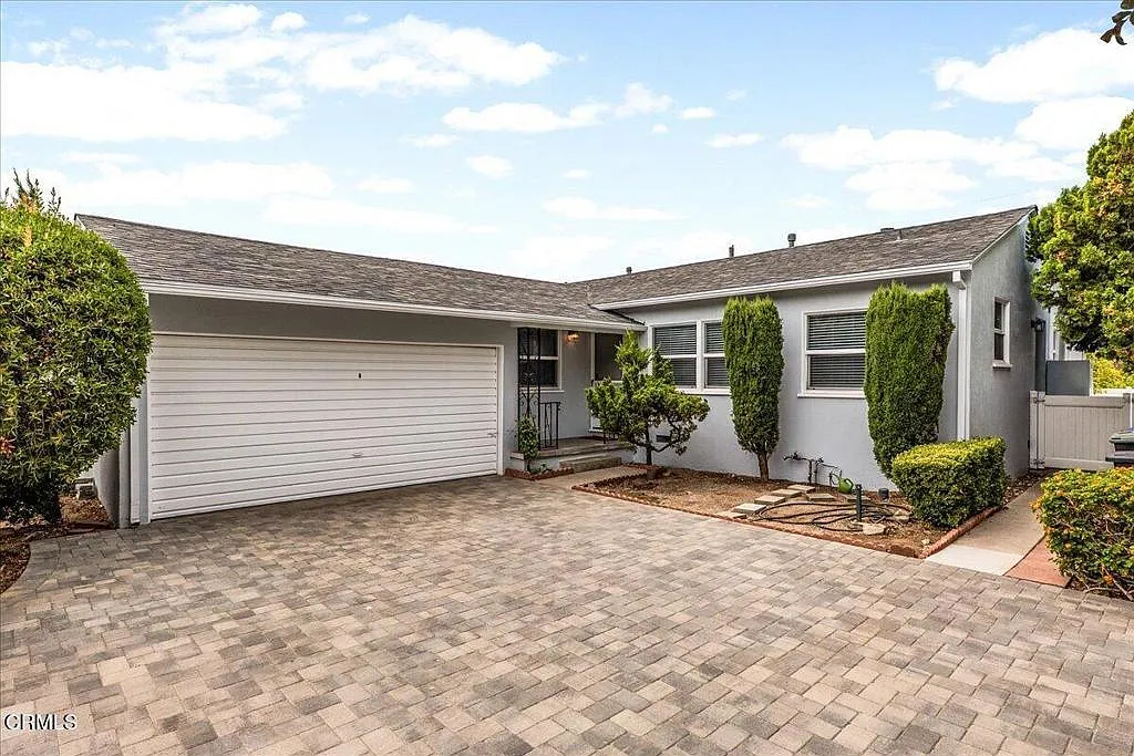 3 bed, 2.0 bath, 1394 sqft, $5,000 — Photo 2