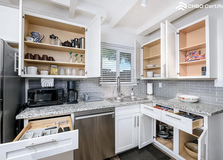 415 Baker St — Photo 7