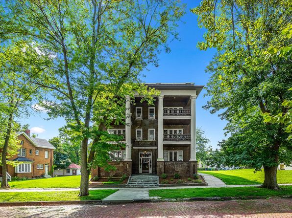 107 NE Roanoke Ave #L2