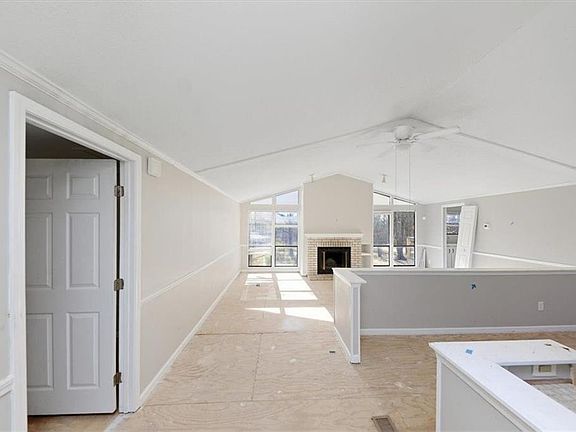 4th image of 2415 Hi Roc Rd NE