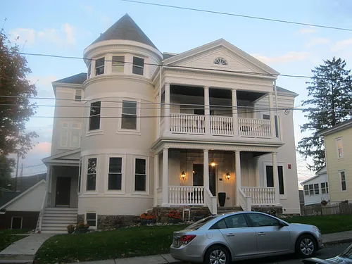 203 W Market St #3 Photo 1