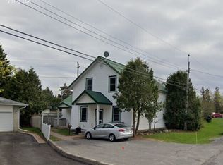 64 Neil Ave #2, Ottawa, ON K2S 1B9