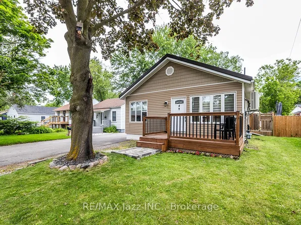 4 Maple St, Ajax, ON L1S 1V6