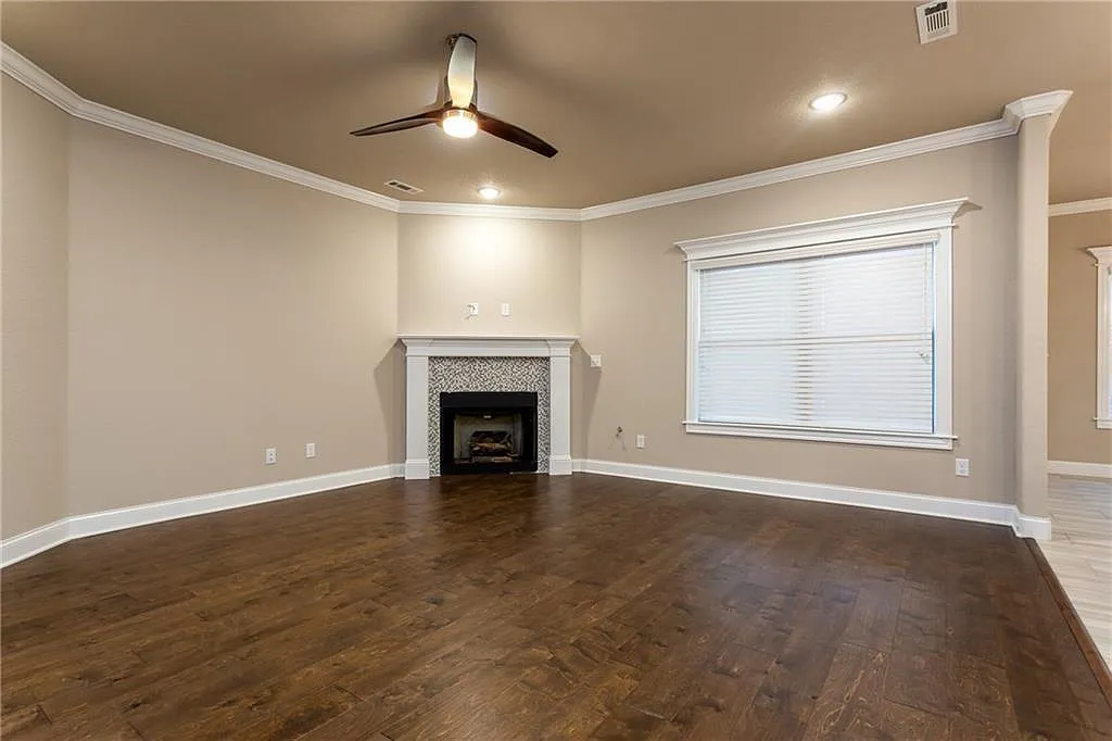 3502 Southwest Brittany Road - 1 — Photo 2