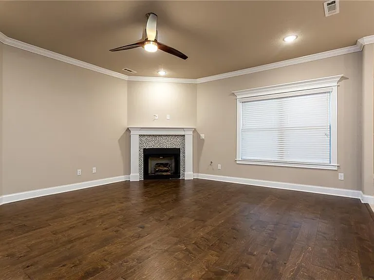 3502 SW Brittany Rd — Photo 2