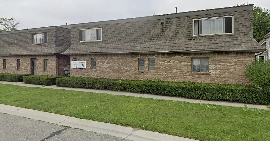 805 Superior Street - A — Photo 1