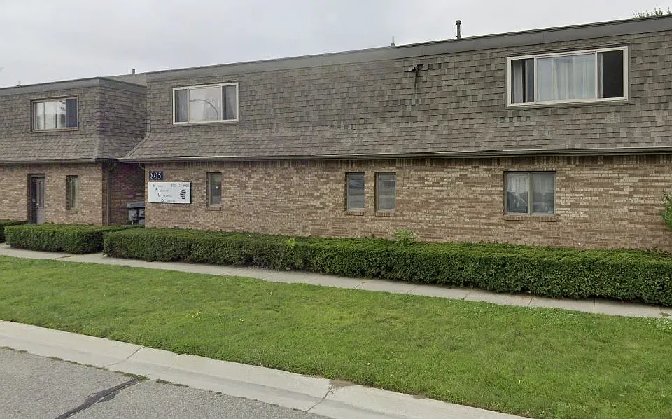 805 Superior St