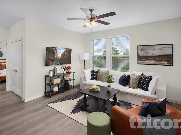 2537 Finch Hollow Dr — Photo 4
