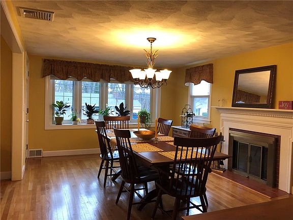 3rd image of 185 Lawnacre Dr