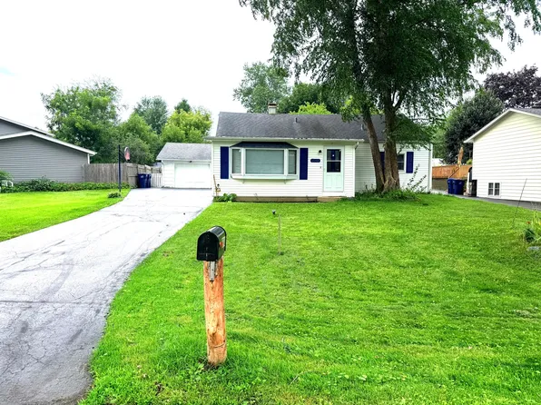 18148 W Valley Dr, Grayslake, IL 60030