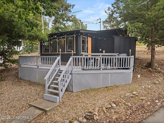 4th image of 33017 Fairglen Rd