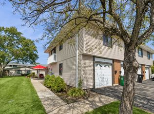 135 Fairlane Ct APT A, Bloomingdale, IL 60108