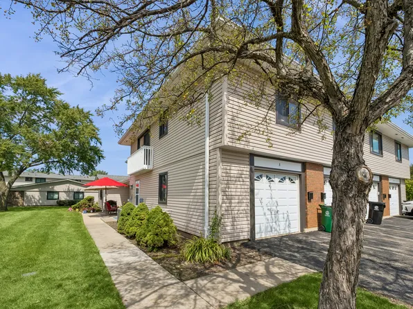135 Fairlane Ct APT A, Bloomingdale, IL 60108