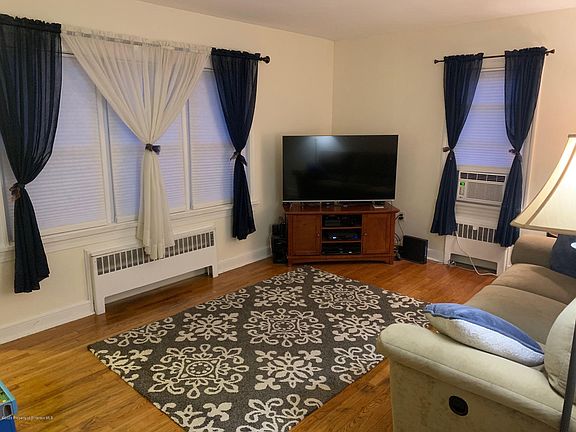 4th image of 833 Brook St