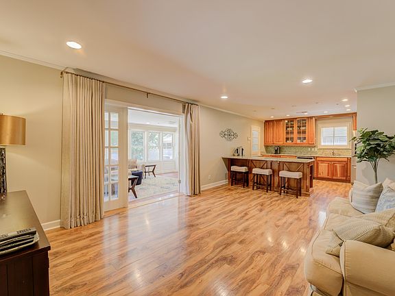 3rd image of 436 Elwood Ln