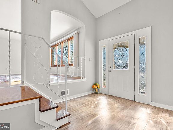 5th image of 1525 Squire Ln
