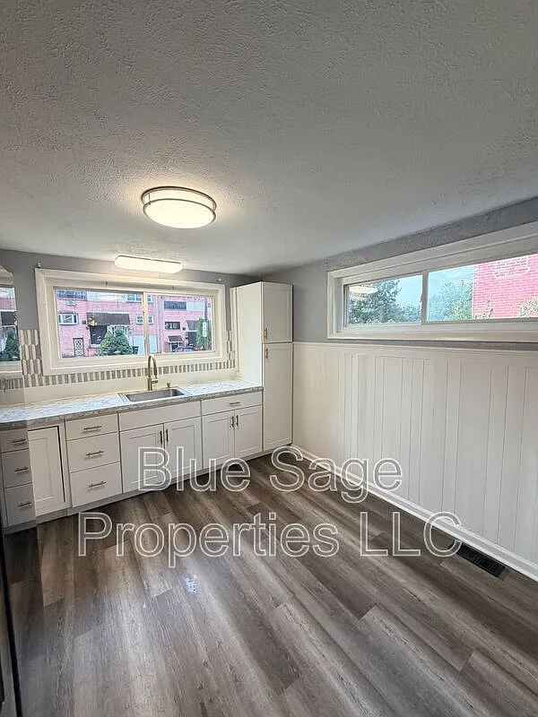 4 bed, 2.0 bath, 1811 sqft, $2,095 — Photo 4