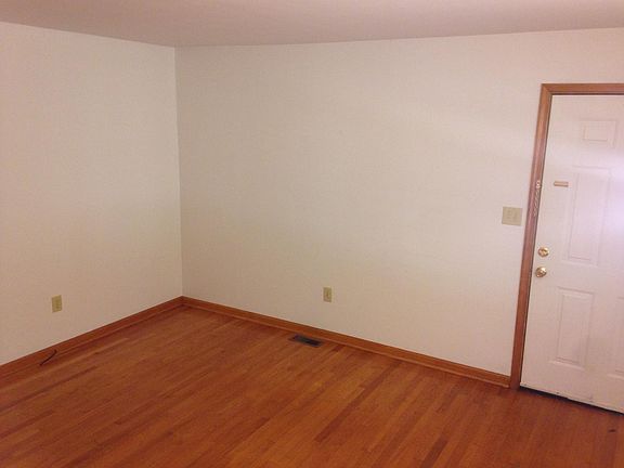 3rd image of 5516 Woodland Ln