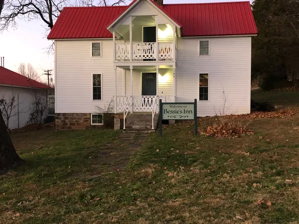 505 E Main St, Huntsville, AR 72740