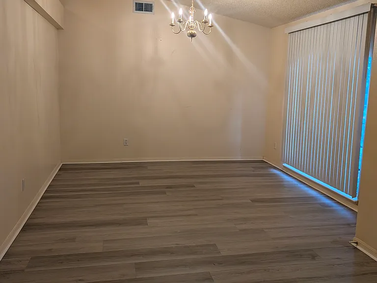 452 E Hillcrest St — Photo 20