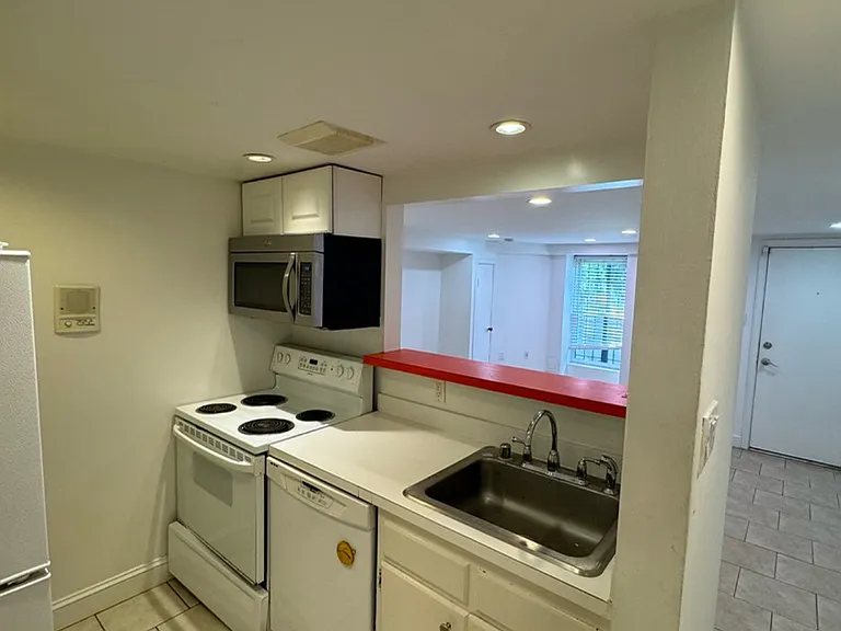706 7th St SE #B — Photo 11