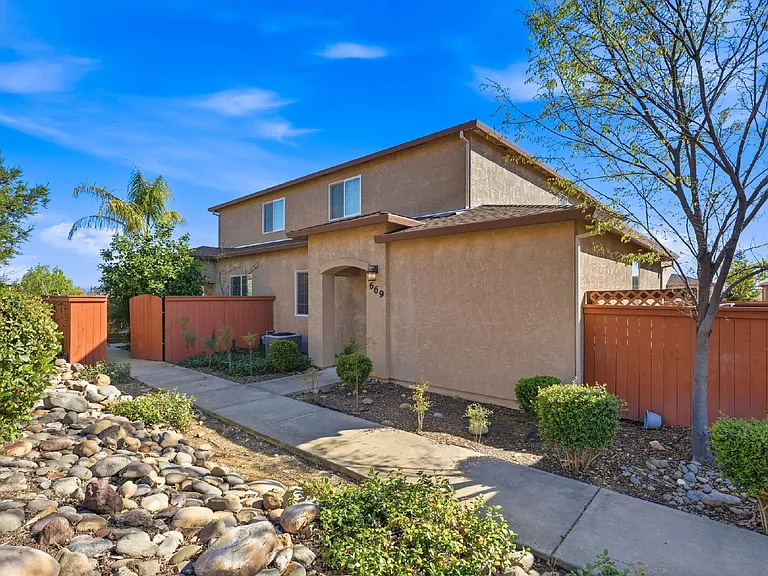 669 Mission De Oro Dr — Photo 2