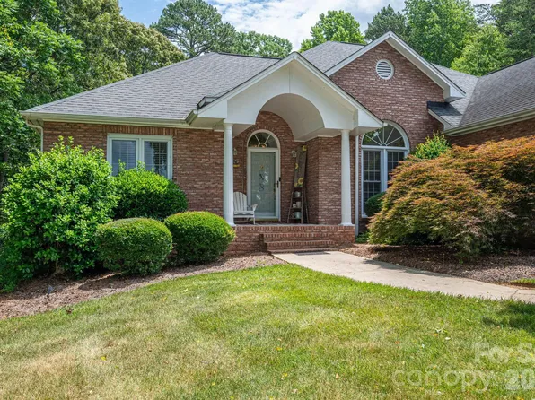 1080 Mackey Ct, Gastonia, NC 28056