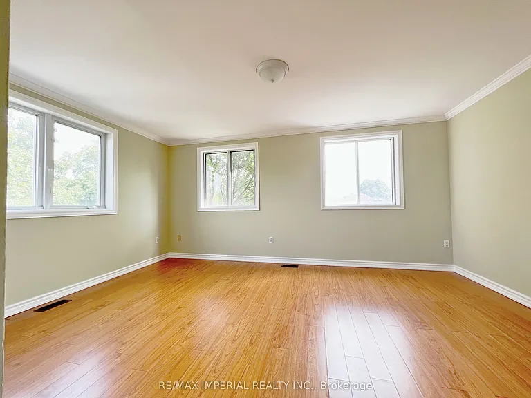 621A The Queensway — Photo 18