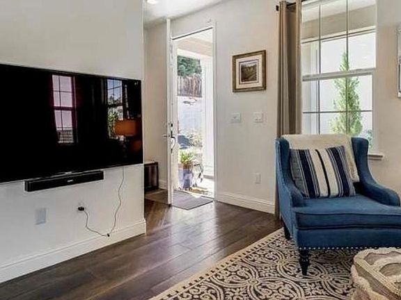 3rd image of 119 Lavender Cir