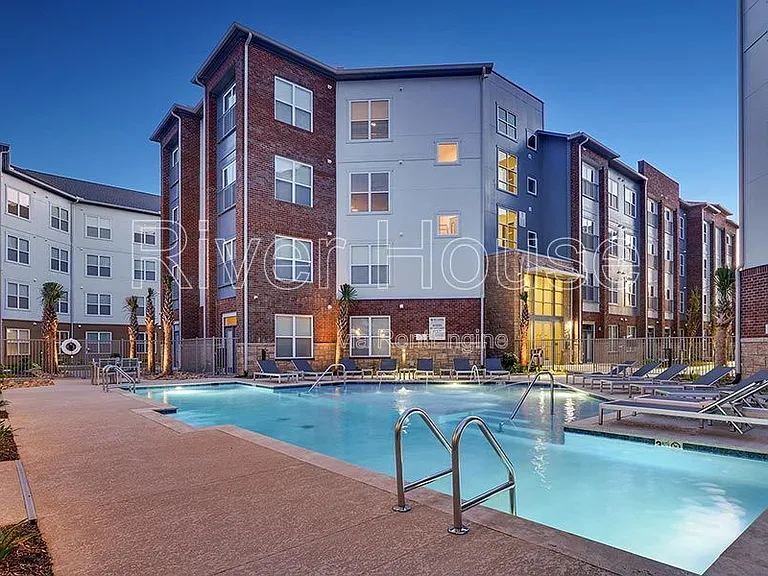 River House Apartments — Photo 5