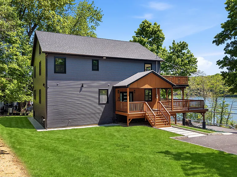 548 Lakes Rd — Photo 2