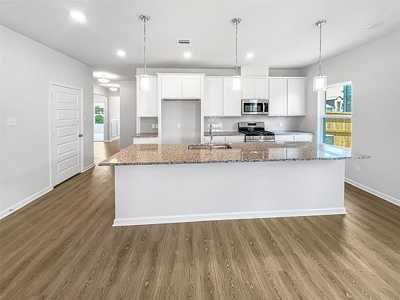 3rd image of 1910 Temple Grove Dr