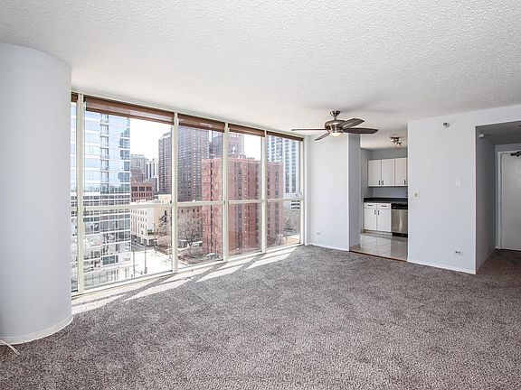4th image of 1212 N Lasalle St #902