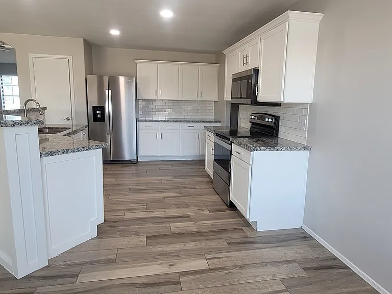 298 E Jasper Ct — Photo 10