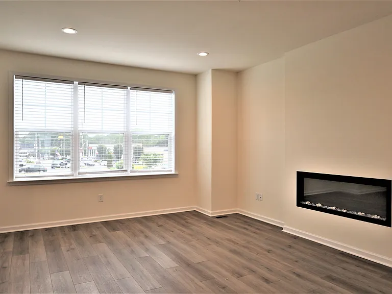 61 Becker Dr — Photo 4