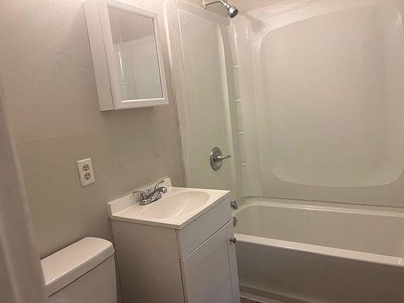 3rd image of 347 Searcy St