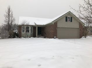 2694 Signature Cir, Pinckney, MI 48169