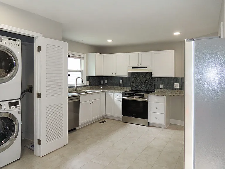 1215 Kent St — Photo 6