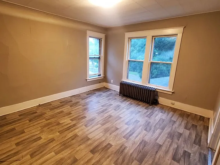 135-137 Garfield Ave - 4 Unit (Ace Property) — Photo 3