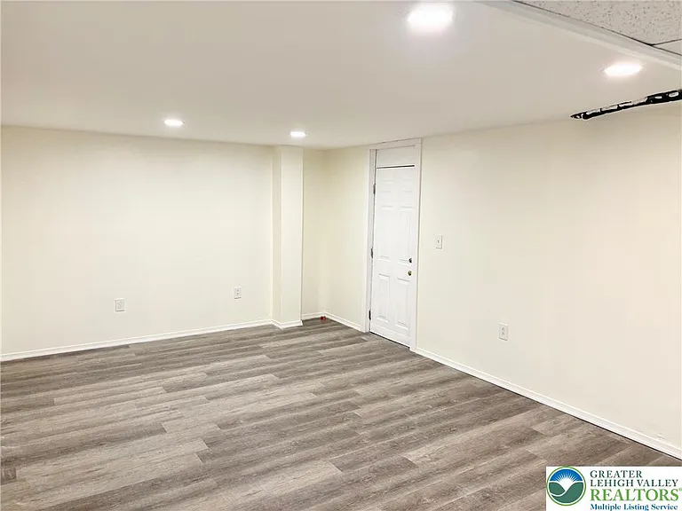 1319 Mohr Cir — Photo 24