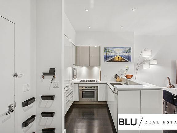 3rd image of 25 Broad St APT 6O