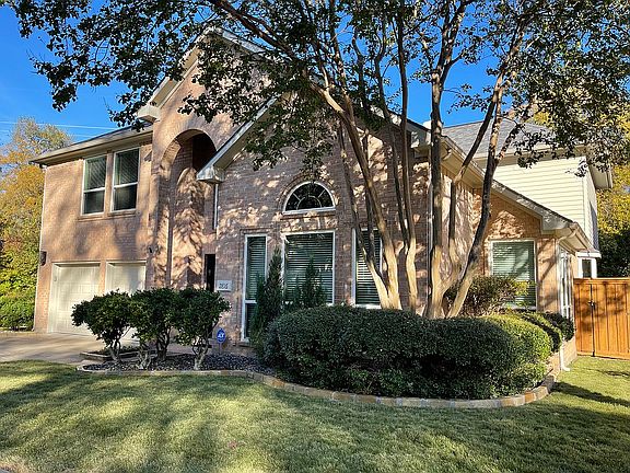 3rd image of 2816 Oleander Dr