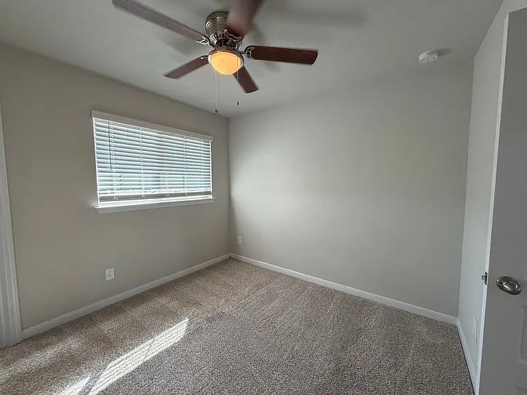 466 Emma Dr — Photo 13