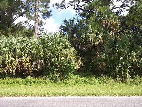 2nd image of 585 Lomond Dr