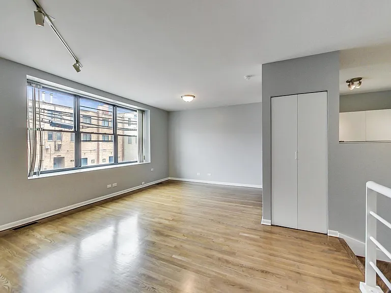 2343 N Greenview Ave #102 — Photo 5