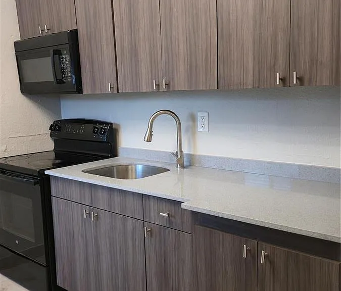 360 NW 8th St #8 — Photo 1