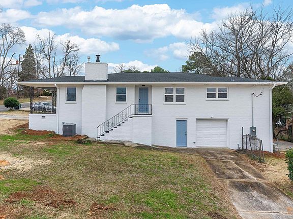 2nd image of 928 Center Pl SW